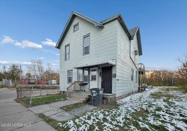 Homes for sale in Toledo, OH | 950 Oak St, Toledo, OH 43605 | MLS# 10005496
