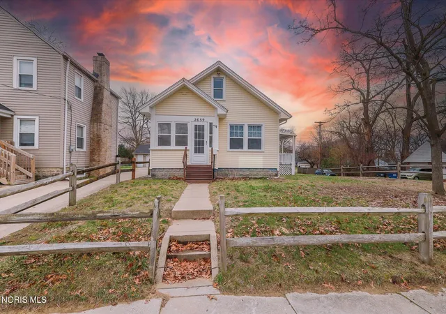 Homes for sale in Toledo, OH | 2659 Oak Grove Pl, Toledo, OH 43613 | MLS# 10005501