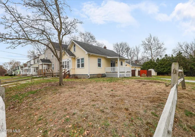 Homes for sale in Toledo, OH | 2659 Oak Grove Pl, Toledo, OH 43613 | MLS# 10005501