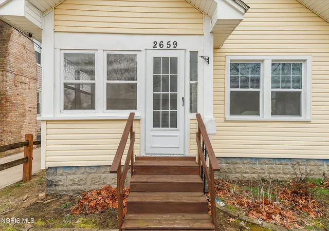Homes for sale in Toledo, OH | 2659 Oak Grove Pl, Toledo, OH 43613 | MLS# 10005501