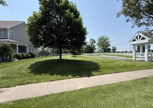 3rd image of 3100 Steeple Chase Ln, Perrysburg, OH 43551 | MLS# 10005531
