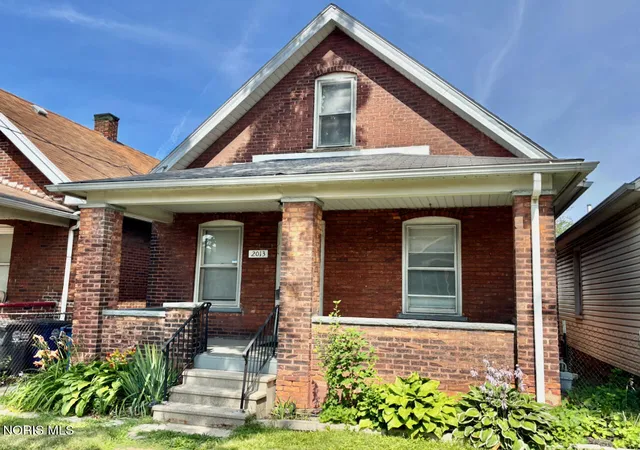 Photo 1 of Single family home for sale at 2013 Caledonia St, Toledo, OH 43605 | MLS# 10005536 | Listing updated on 2026-08-21