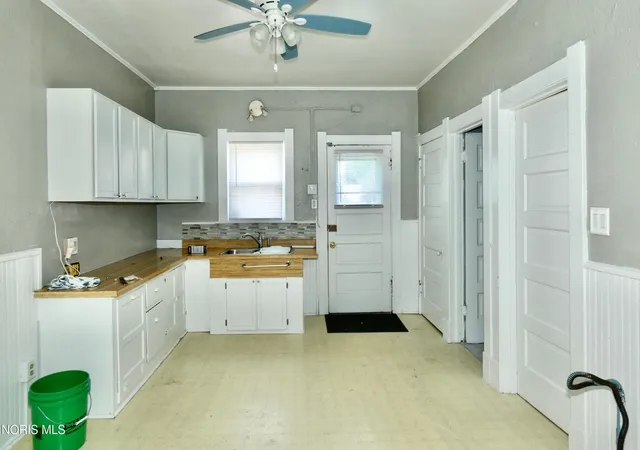 Photo 3 of Single family home for sale at 2013 Caledonia St, Toledo, OH 43605 | MLS# 10005536 | Listing updated on 2026-08-21