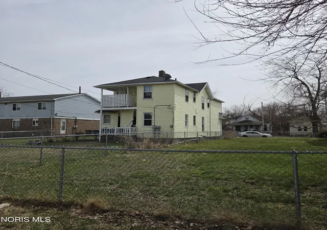 Listing Photo 2 - Condo for sale in building located at 818 Norwood Ave, Toledo, OH 43607