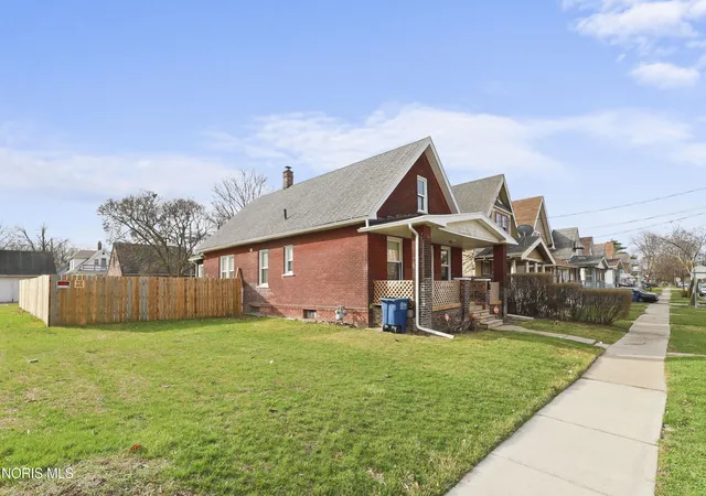 Homes for sale in Toledo, OH | 2240 Valentine St, Toledo, OH 43605 | MLS# 10005605