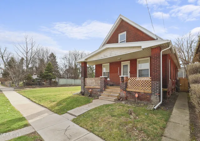 Homes for sale in Toledo, OH | 2240 Valentine St, Toledo, OH 43605 | MLS# 10005605