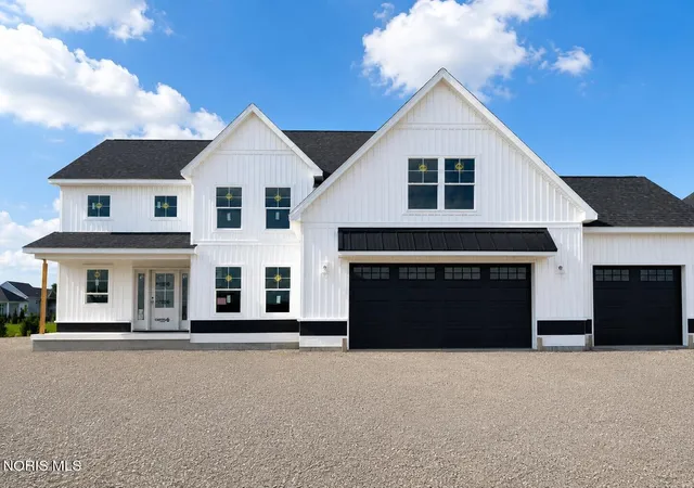 Homes for sale in Perrysburg, OH | 118 Old Dover Rd, Perrysburg, OH 43551 | MLS# 10005913