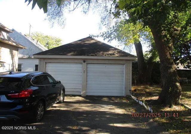 Listing Photo 2 - Condo for sale in building located at 1693 Miami St, Toledo, OH 43605 - Unit #