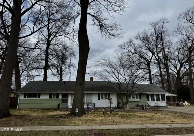 Homes for sale in Holland, OH | 7010 Dunn Dr, Holland, OH 43528 | MLS# 10005728