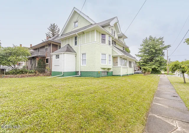 Homes for sale in Toledo, OH | 2740 Robinwood Ave, Toledo, OH 43610 | MLS# 10005765