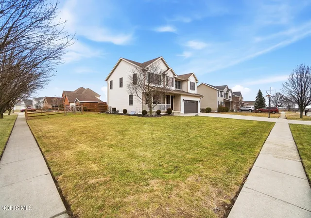 Photo 3 of Single family home for sale at 201 E Greenwood Dr, Haskins, OH 43525 | MLS# 10005788 | Listing updated on 2026-05-02