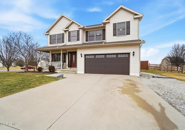 Photo 3 of Single family home for sale at 201 E Greenwood Dr, Haskins, OH 43525 | MLS# 10005788 | Listing updated on 2026-05-02