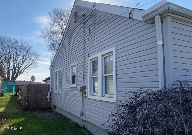 Homes for sale in Bellevue, OH | 196 Sheffield St, Bellevue, OH 44811 | MLS# 10005844