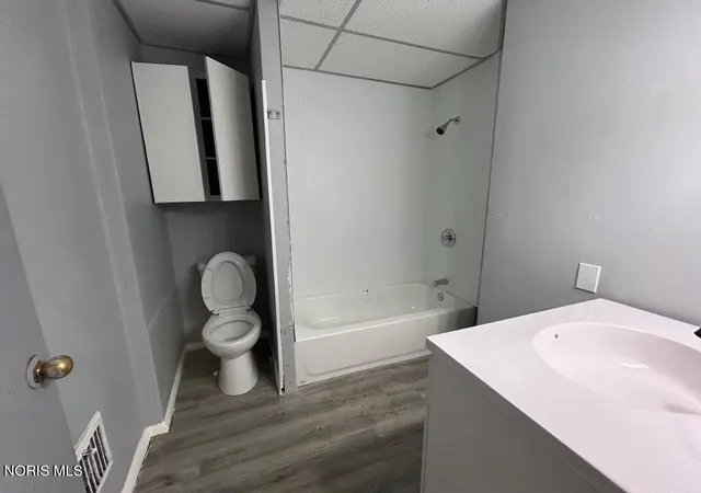 Listing Photo 2 - Condo for sale in building located at 237 Yondota St, Toledo, OH 43605 - Unit #