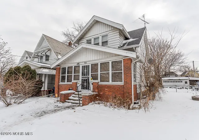 Photo 2 of Single family home for sale at 54 E Lake St, Toledo, OH 43608 | MLS# 10006023 | Listing updated on 2026-04-06