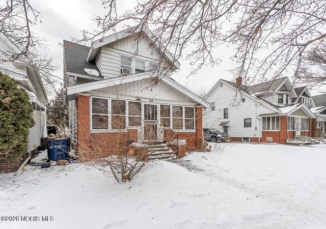 Photo 2 of Single family home for sale at 54 E Lake St, Toledo, OH 43608 | MLS# 10006023 | Listing updated on 2026-04-06