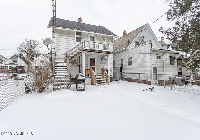 Photo 3 of Single family home for sale at 54 E Lake St, Toledo, OH 43608 | MLS# 10006023 | Listing updated on 2026-04-06
