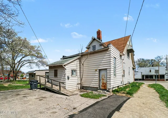 Listing Photo 2 - Condo for sale in building located at 426 E Broadway St, Toledo, OH 43605 - Unit #