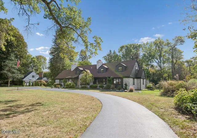 Homes for sale in Ottawa Hills, OH | 4545 Indian Rd, Ottawa Hills, OH 43615 | MLS# 10006315