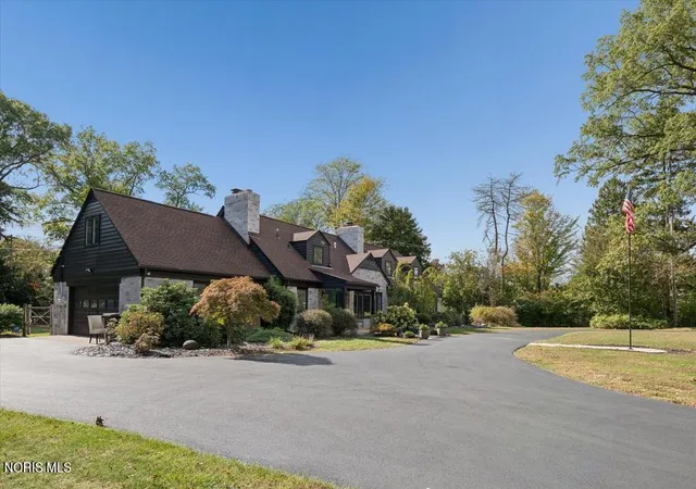 Homes for sale in Ottawa Hills, OH | 4545 Indian Rd, Ottawa Hills, OH 43615 | MLS# 10006315