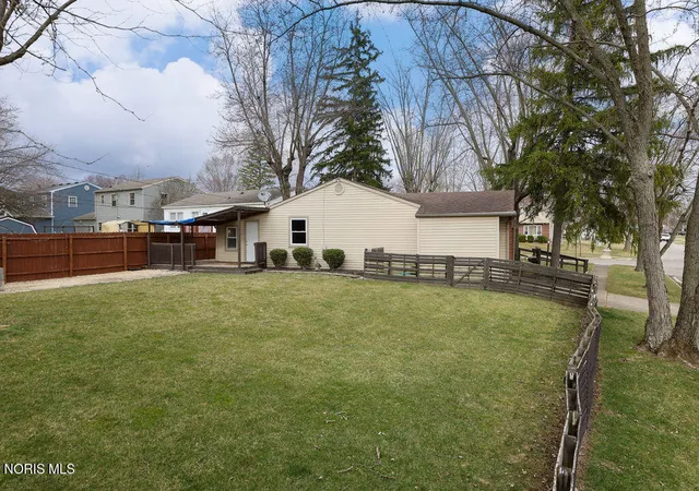 Photo 3 of Single family home for sale at 536 Edinborough Dr, Findlay, OH 45840 | MLS# 10006198 | Listing updated on 2026-04-19
