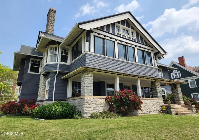 Photo 2 of Sale Pending at 424 Winthrop St, Toledo, OH 43620 | MLS# 10006236 | Listing updated on 2026-08-25