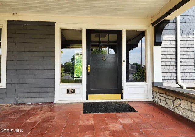 Photo 3 of Sale Pending at 424 Winthrop St, Toledo, OH 43620 | MLS# 10006236 | Listing updated on 2026-08-25