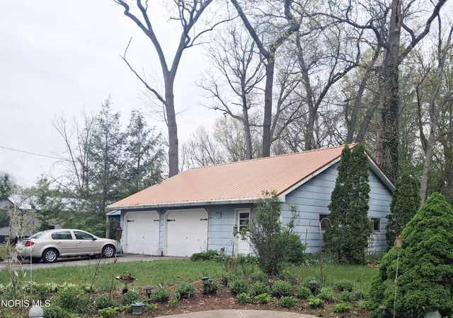Photo 4 of Single family home for sale at 10112 Maumee Western Rd, Monclova, OH 43542 | MLS# 10006242 | Listing updated on 2026-10-06