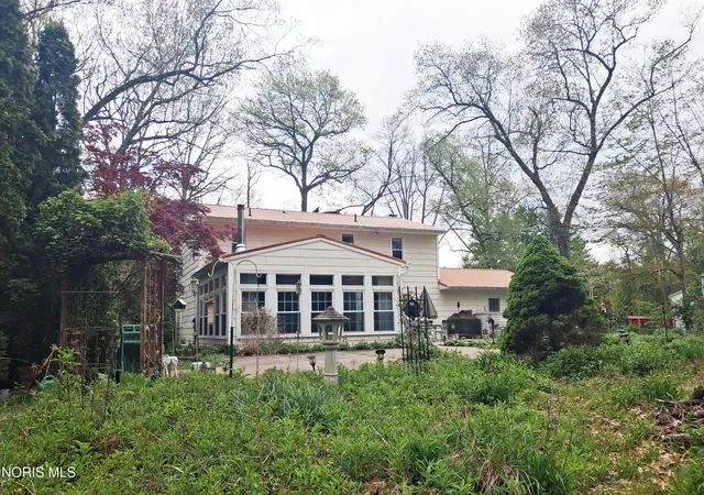 Photo 3 of Single family home for sale at 10112 Maumee Western Rd, Monclova, OH 43542 | MLS# 10006242 | Listing updated on 2026-10-06