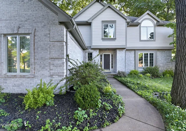 Homes for sale in Holland, OH | 9114 Oak Valley Rd, Holland, OH 43528 | MLS# 10006312