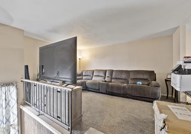 Homes for sale in Toledo, OH | 2037 Northwyck Dr, Toledo, OH 43611 | MLS# 10006352