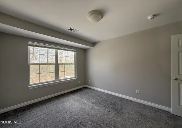 Listing Photo 4 - Condo for sale in building located at 6409 Triple Crown Ln, Toledo, OH 43615