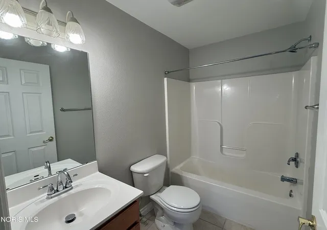 Listing Photo 5 - Condo for sale in building located at 6409 Triple Crown Ln, Toledo, OH 43615