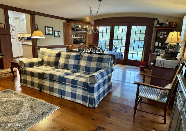 Homes for sale in Bowling Green, OH | 77 Back Bay Rd, Bowling Green, OH 43402 | MLS# 10006416