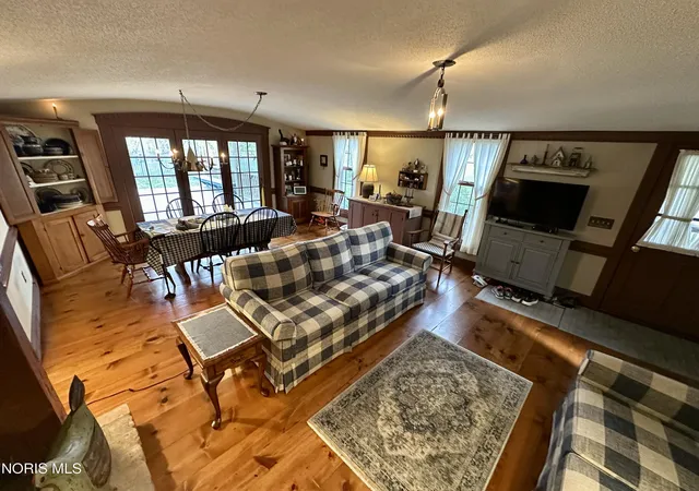 Homes for sale in Bowling Green, OH | 77 Back Bay Rd, Bowling Green, OH 43402 | MLS# 10006416