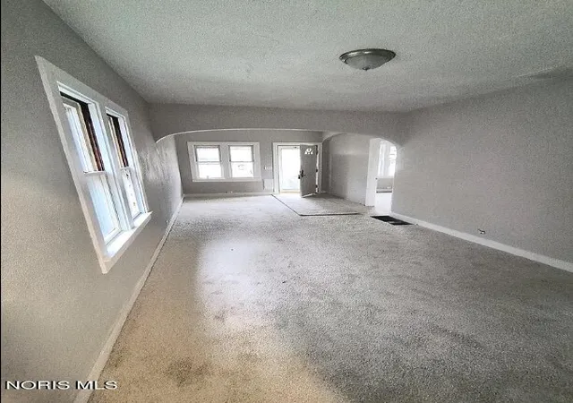 Photo 2 of Single family home for sale at 126 Worthington St, Toledo, OH 43605 | MLS# 10006391 | Listing updated on 2026-09-15