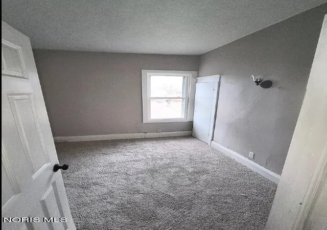Photo 3 of Single family home for sale at 126 Worthington St, Toledo, OH 43605 | MLS# 10006391 | Listing updated on 2026-09-15