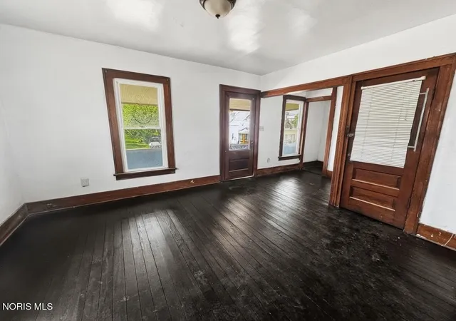 Listing Photo 5 - Condo for sale in building located at 1688 Avondale Ave, Toledo, OH 43607