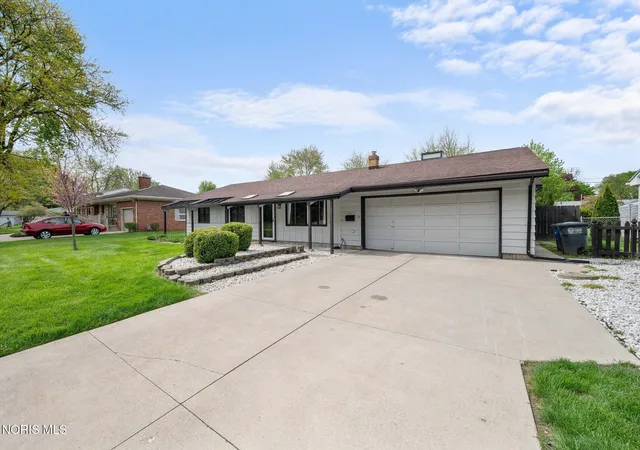 Homes for sale in Toledo, OH | 2258 Heatherwood Dr, Toledo, OH 43614 | MLS# 10006562