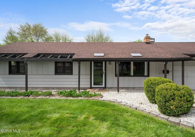 Homes for sale in Toledo, OH | 2258 Heatherwood Dr, Toledo, OH 43614 | MLS# 10006562