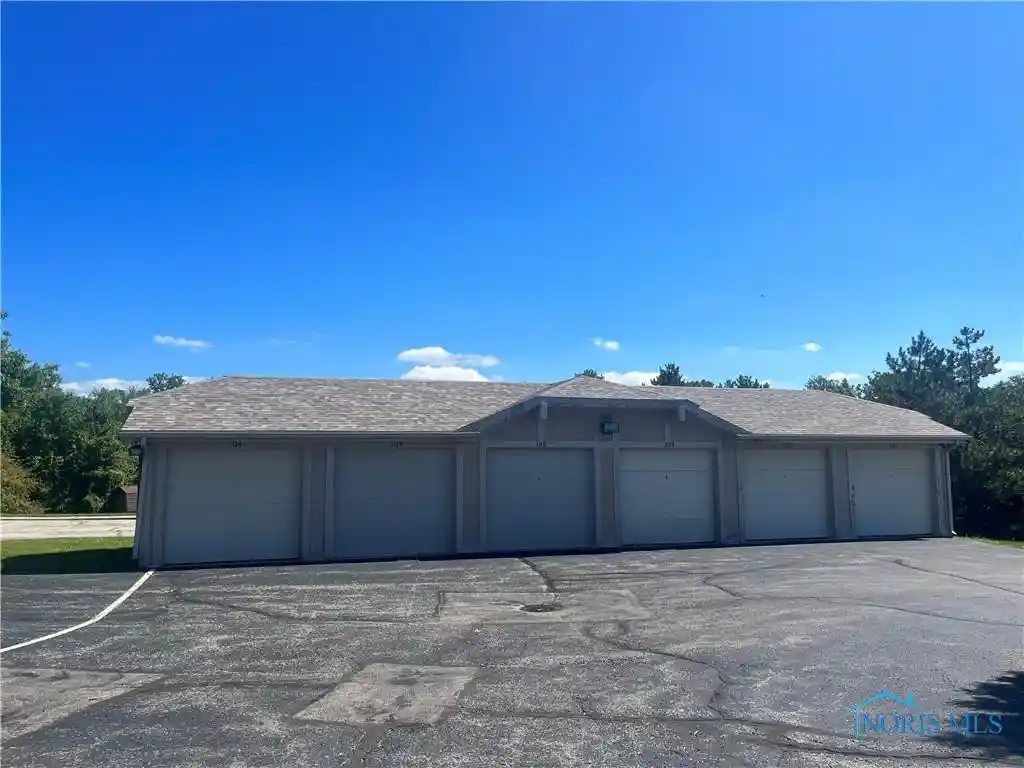 Listing Photo 23 - Condo for sale in 5615 Baronswood Cir located at 5615 Baronswood Cir, Toledo, OH 43615 - Unit #105
