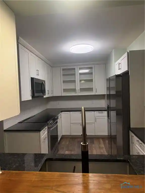 Listing Photo 2 - Condo for sale in 5615 Baronswood Cir located at 5615 Baronswood Cir, Toledo, OH 43615 - Unit #105