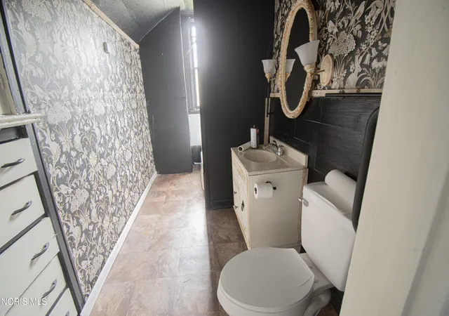 Homes for sale in Toledo, OH | 2422 Lawrence Ave, Toledo, OH 43620 | MLS# 10006623
