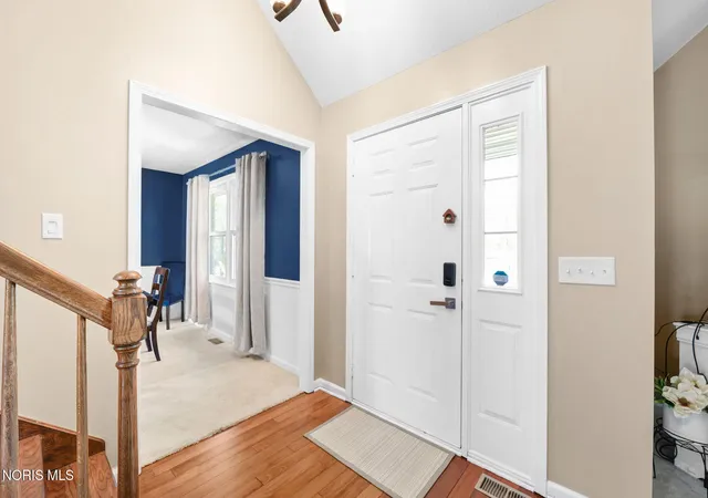 Photo 4 of Single family home for sale at 827 Abbey Ln, Findlay, OH 45840 | MLS# 10006774 | Listing updated on 2026-05-23