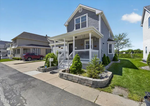 Homes for sale in Toledo, OH | 30 Edgewater Park, Toledo, OH 43611 | MLS# 10006852