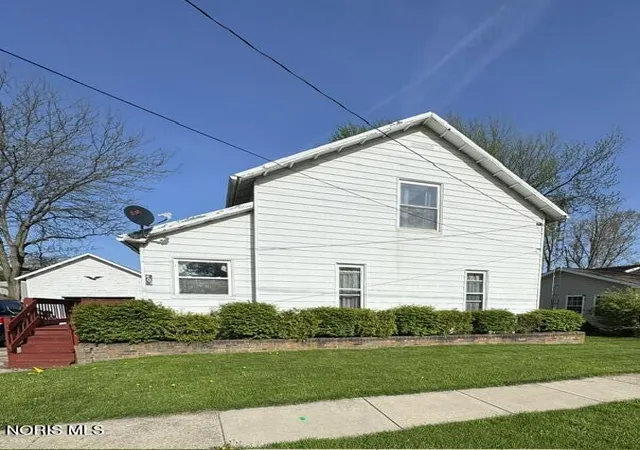 Homes for sale in Fayette, OH | 401 S Fayette St, Fayette, OH 43521 | MLS# 10006886