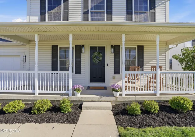 Homes for sale in Bowling Green, OH | 802 Kildare Ln, Bowling Green, OH 43402 | MLS# 10006842