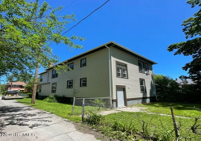 Homes for sale in Toledo, OH | 425 Boston Pl, Toledo, OH 43610 | MLS# 10007079