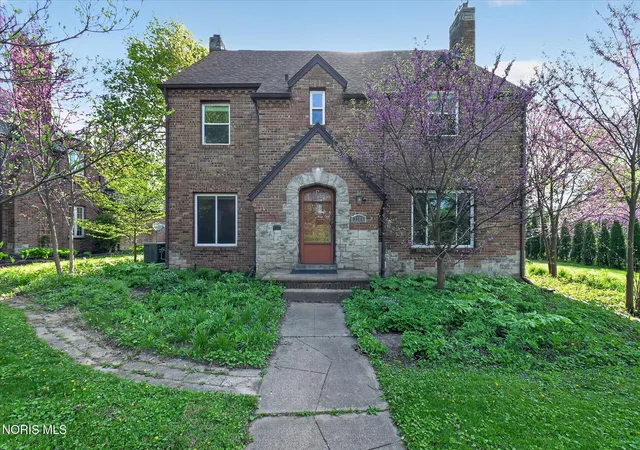 Homes for sale in Ottawa Hills, OH | 2204 Orchard Rd, Ottawa Hills, OH 43606 | MLS# 10006896