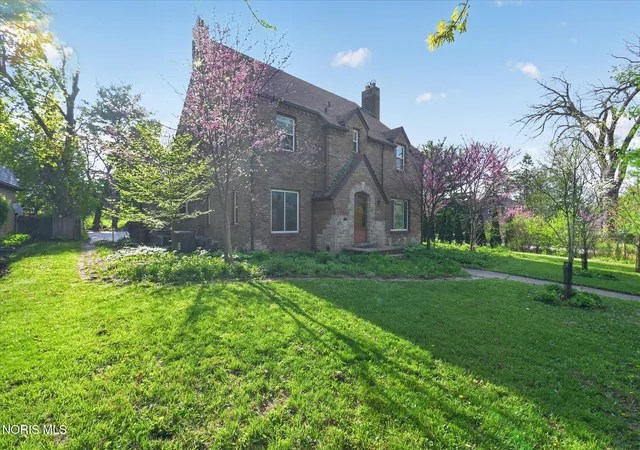 Homes for sale in Ottawa Hills, OH | 2204 Orchard Rd, Ottawa Hills, OH 43606 | MLS# 10006896